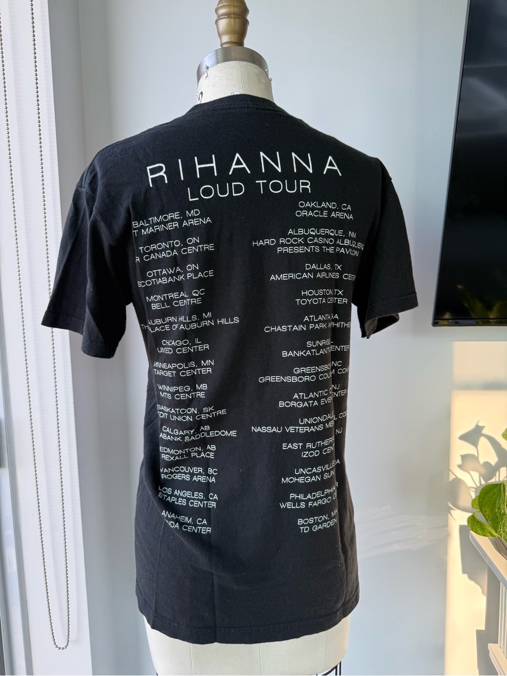 Rihanna Loud Tour concert tee - Picture 2 of 5